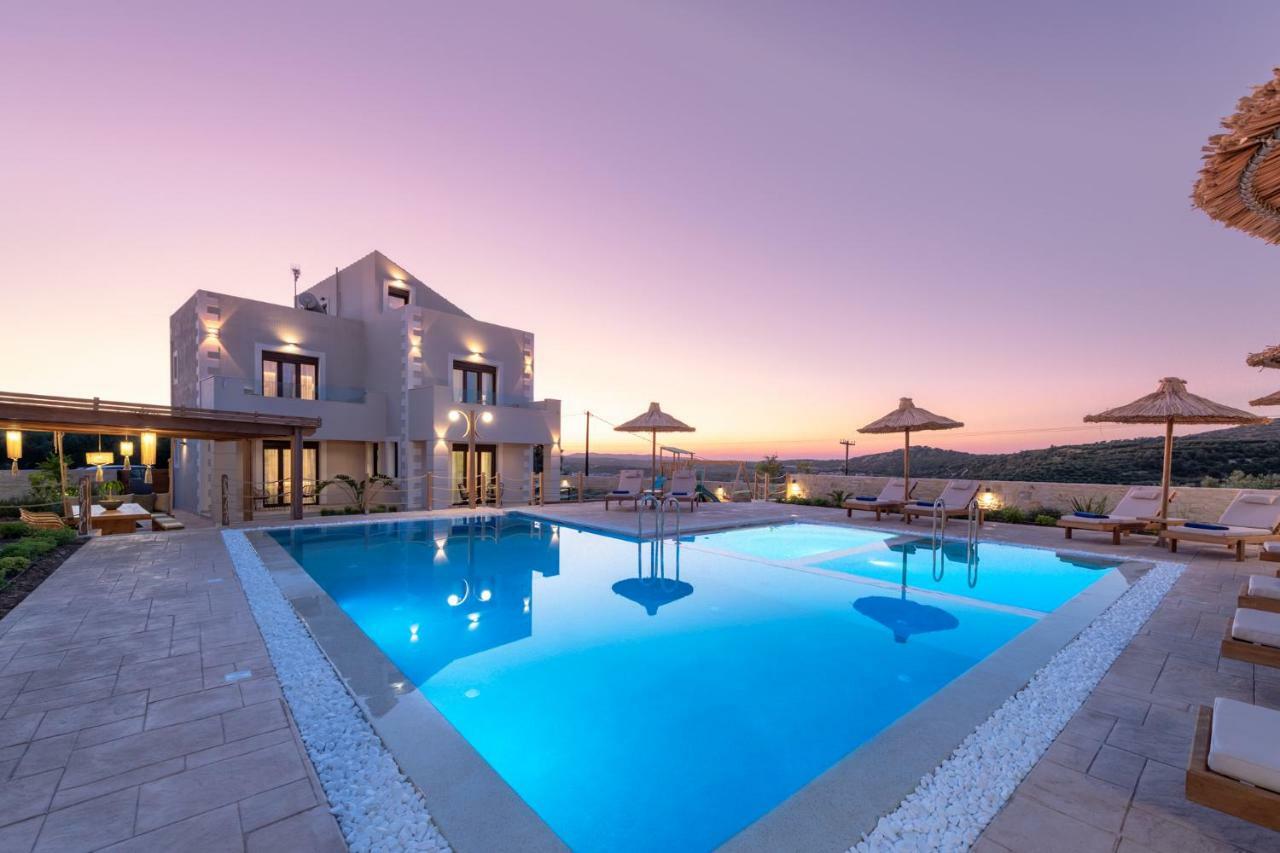 Ivoni Villa, An Iconic Summer Retreat, By Thinkvilla Perama  Luaran gambar